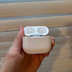 Apple AirPods 3rd Gen Wireless Charging Case 2023
